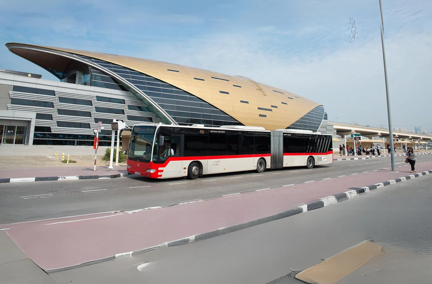 ALT کوتاه انگلیسی:

Bus in Business Bay Dubai